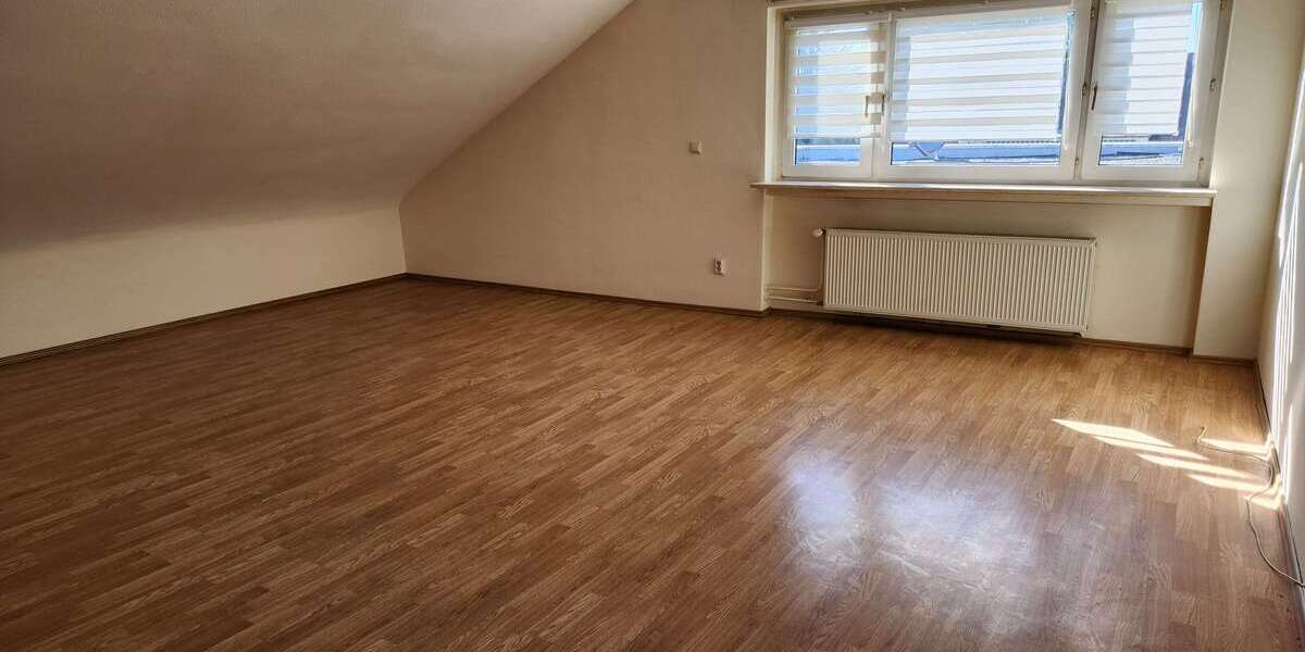 Etagenwohnung Frankfurt-Nieder-Erlenbach Erlenbach - 3 Zimmer, 80 m&sup2;, 850&euro; | Angebot:27388356